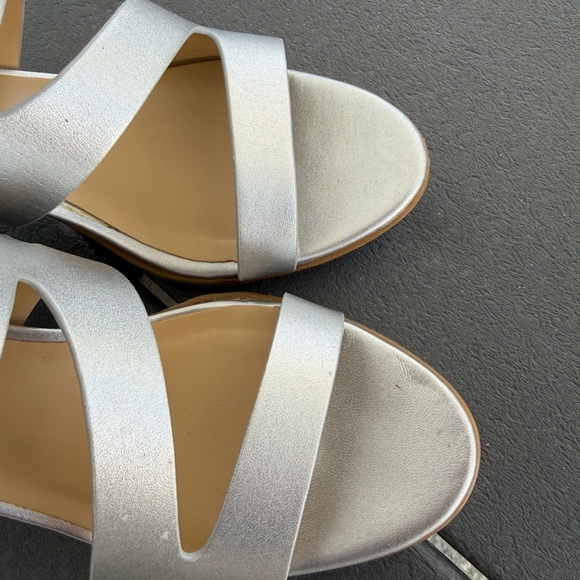 Naturalizer Heels Dee Silver Metallic Strappy Size 7W Wide Slingback - Picture 8 of 16